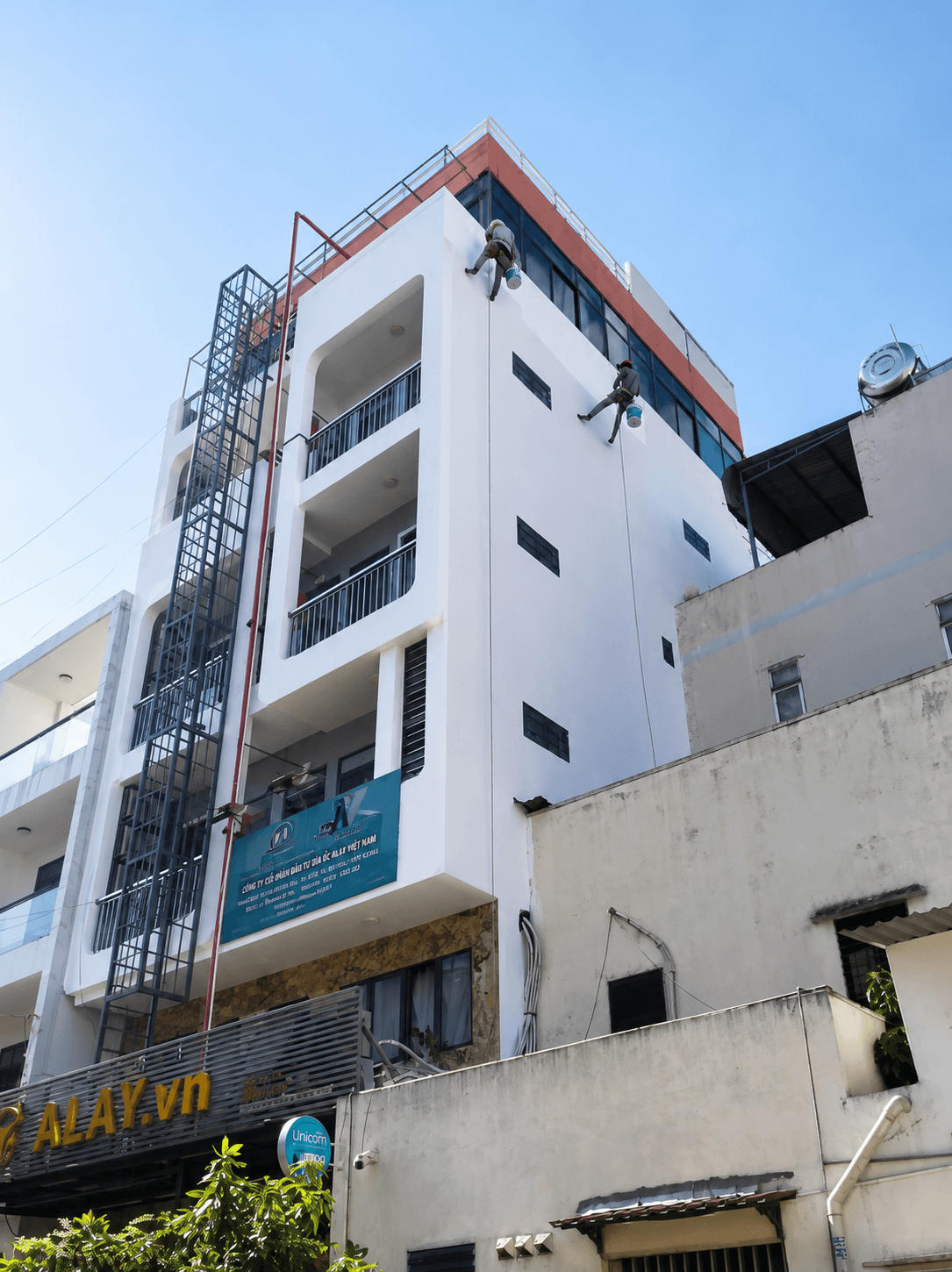 Thi công bề mặt trong nhà mới xây